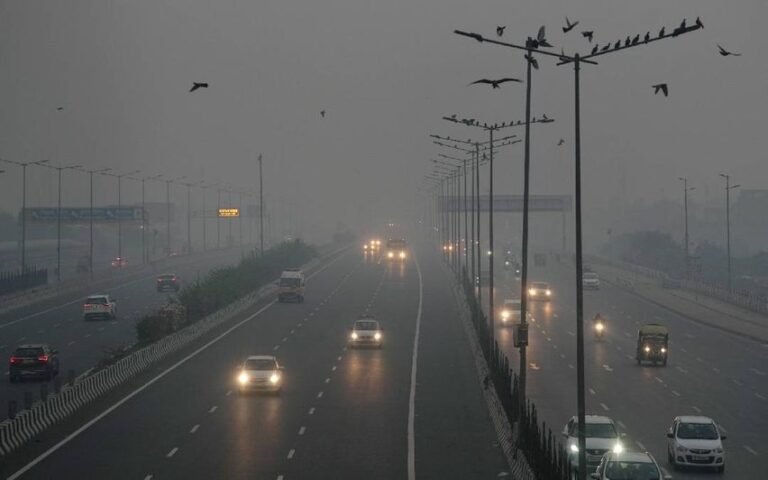 Severe Smog Shrouds Delhi, AQI Reaches Hazardous Levels as Visibility Drops to Zero